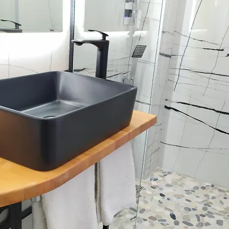 Apartment Beautiful Modern In Bllok Tirana