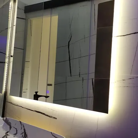 Beautiful Modern In Bllok *