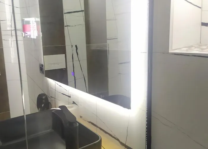 Beautiful Modern In Bllok Appartamento Tirana